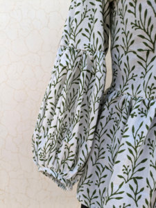 Chemise d'été décontractée indienne en coton pur, imprimé à la main, motif floral bohème, écologique, séchage rapide, manches bouffantes - Product Image 6