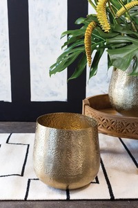 Jarrón de metal dorado de estilo taza de lujo con acabado vintage, ideal para decoración de escenarios, eventos corporativos y salas de banquetes de La India - Product Image 2