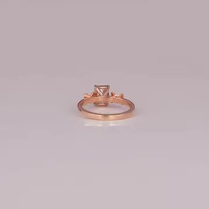 Bague de fiançailles plaquée or rose sur mesure, diamant cultivé en laboratoire coupe rayonnante, cadeau surprise d'anniversaire parfait - Product Image 2