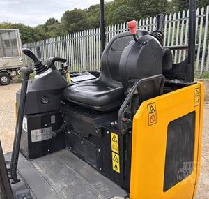 Mini-excavatrice compacte JCB 16C-1 2023 à moteur diesel avec hydraulique auxiliaire - Product Image 6