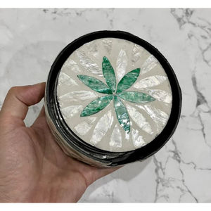 Sous-verres de forme ronde vintage Sous-verres en nacre Accessoires de table à motif de fleurs vertes pour verres Bar Ware - Product Image 2