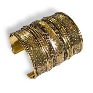 กำไลข้อมือทองเหลืองทำมือแบบโบโฮ กว้าง 3 นิ้ว |   กำไลข้อมือสลักลายชนเผ่า |   ขายส่งเครื่องประดับแอฟริกันแบบ OEM - Product Image 1