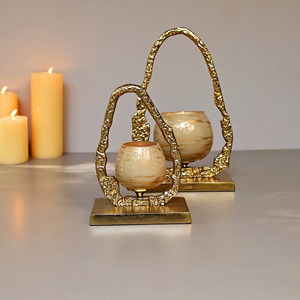 Soporte de vela dorado de metal sólido con acabado de gama alta Diseño único para centro de mesa de Navidad Incluye tarro de vela - Product Image 4