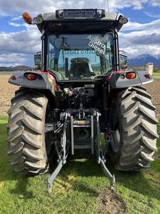 Massey Ferguson MF 5711 M 4x4 Tractor de pie usado 20 HP Tractor de jardín 140 Componentes centrales que incluyen motor de engranaje para granja - Product Image 3