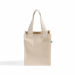 Sac fourre-tout tendance en toile recyclée, durable et écologique, avec logo personnalisé, fermeture ouverte et décoration lettre, pour toutes les saisons - Product Image 1