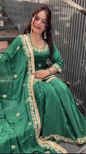 Nuevo Salwar Kameez de Diseño para Fiestas, Material Crepé Natural, Bordado con Lentejuelas de 5mm, Secado Rápido, Estilo Moderno - Product Image 5