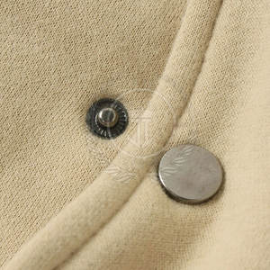 Chaqueta Letterman de Moda Ecológica y Transpirable Más Vendida con Cuello Alto y Logotipo Frontal, Chaqueta de Invierno Forrada de Lana para Hombre - Product Image 4