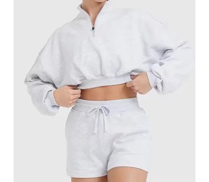 2025 conception personnalisée vêtements de sport pour femmes mode décontracté hiver haut court à capuche et survêtements de survêtement tricotés - Product Image 3