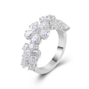 Anillo de Plata 925 con Moissanita, Diseño Único en Forma de Flor, Chapado en Rodio, con Engaste Pavé, Joyería Fina para Mujer, Regalo de Compromiso o Boda - Product Image 4