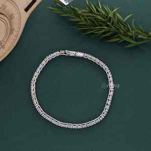 Pulseras y Brazaletes de Tenis Finos Personalizables de Oro Blanco de 14k con Diamantes Naturales Certificados por IGI - Joyería de Regalo Hecha en India - Product Image 2