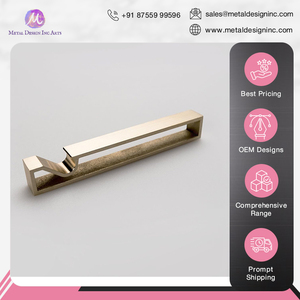 Nouvelle Arrivée Vente Chaude Conception Élégante Couleur Dorée Décoratif Laiton Cadre Ouvre-Bouteille pour Ouverture Bouteilles au Prix de Gros - Product Image 6