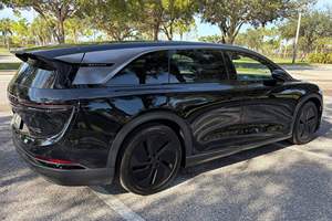 Sedán Gravity Grand Touring 2024 Recién Detallado, 828 Caballos de Fuerza, Motor Dual, Tracción en las Cuatro Ruedas, Automático, Volante a la Izquierda, Cuero, R18, 5 Asientos - Product Image 2