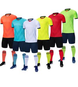 Kit de football personnalisé pour hommes Maillot et short de football léger et respirant avec impression du logo OEM et fourniture d'uniformes d'équipe - Product Image 3