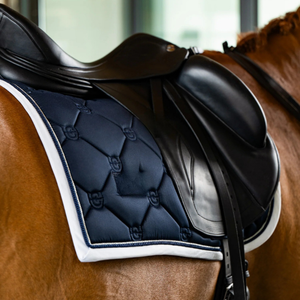 Tapis de selle élégants et durables en tissu doux Confortable Meilleur design adapté à la formation Tapis de selle anglais Personnalisé - Product Image 2