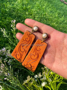 Nueva llegada estilo occidental tallado a mano pendientes de cuero mujeres lindo pendiente de lágrima de moda joyería de moda de cuero - Product Image 4