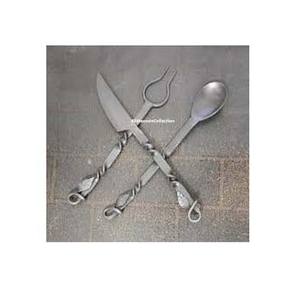 Nuevo juego de cubiertos de Portugal con logotipo personalizado a la venta con juego de utensilios de mango plano de diseño torcido plateado único - Product Image 1