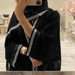 Abaya longue à manches longues en soie noire faite à la main, anti-rides, avec de belles broderies blanches, tenue de prière musulmane traditionnelle pour femmes adultes - Product Image 3