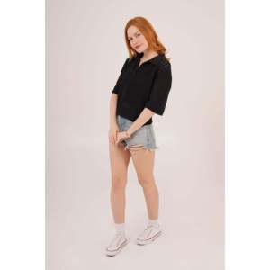 เสื้อโปโลถักลายฉลุสีเอครูสำหรับผู้หญิง Lustrin - เสื้อแขนสั้นผ้าโพลีเอสเตอร์ผสมคอตตอนสุดหรูสำหรับขายส่ง - Product Image 3