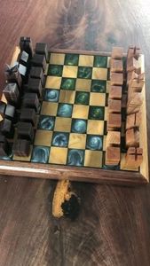 DECORACIÓN CALIDAD CUSTOM MADERA Y RESINA CAJA DE AJEDREZ Juego de ajedrez Juego de resina de lujo Rojo Negro Pieza de Ajedrez de Tayyab Handicraft - Product Image 2