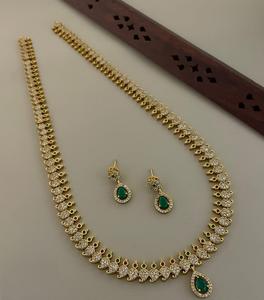 Conjunto de Collar y Aretes de Moissanita Chapados en Oro de Primera Calidad, Estilo Clásico, para Bodas, Compromisos, Fiestas y Uso Tradicional - Product Image 2