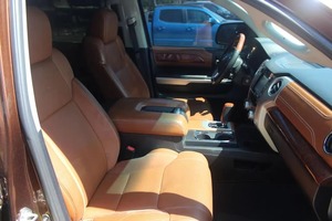 Toyota Tundra 1794 Edition CrewMax 4x4 Usada del 2015 en Venta, Automática, 6 Asientos, Cuero, Cámara Trasera, Emisión Euro III, 8L - Product Image 2