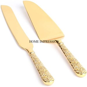 Servidor de pastel de bodas y cuchillo hecho de metal chapado en oro de la mejor calidad con mango de diseñador de hojas y flores de fabricante indio - Product Image 4