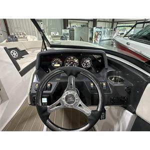 Collection de bateaux haut de gamme Monterey M-225 2023 - Product Image 3