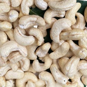 Wholesale Cheap Cashew <b>Nuts</b> And Packaging Vacuum Santigo Vietnam W320 Good Quality Short Leadtime - Product Image 1