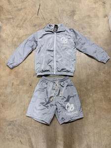 Conjunto de chándal de dos piezas para hombre cortavientos y pantalones cortos logotipo personalizado ropa de verano estilo callejero - Product Image 4