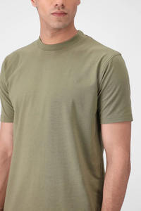 Camiseta de tacto suave para hombre, proveedor de ropa de calle, atuendo de moda diario personalizado para gimnasio y salón de viaje, suministro al por mayor a granel - Product Image 2