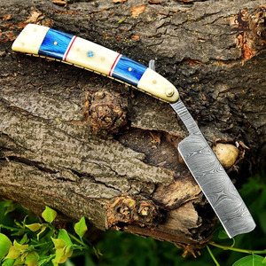 Maquinilla de afeitar recta de acero de Damasco personalizable, herramienta de barbería de afeitado de garganta con cómodo mango de cuerno OEM - Product Image 1