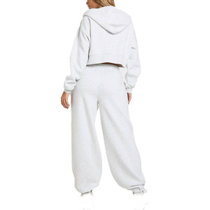 Ensemble deux pièces en molleton de coton pour femmes avec sweat à capuche zippé court et pantalon de survêtement ample pour la vente en gros de vêtements de rue - Product Image 2