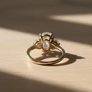 Anillo de compromiso de tres piedras con forma ovalada de 2 quilates, solitario de diamante cultivado en laboratorio, VS Clarity EF, Color, corte en oro de 14K, joyería para mujer - Product Image 3