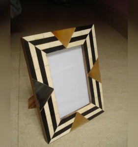 Élégant grand cadre photo en corne fait à la main pièce décorative d'aspect naturel pour salon, bureau ou cadeau - Product Image 3