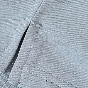 Shorts de sport slim fit au design moderne, en tissu durable, conçus pour une utilisation longue durée. - Product Image 5