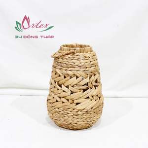 Lanterne traditionnelle vietnamienne en jacinthe d'eau avec bougeoir pour la maison, le restaurant et l'hôtel - Product Image 4