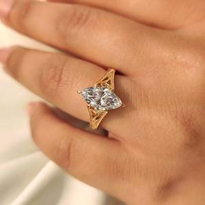 แหวนเพชรทรงมาร์คีส์แบบโซลิแทร์พร้อมรายละเอียดมิลเกรน - Product Image 2