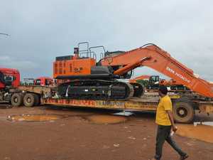 Miniexcavadora Mediana con Motor de 235 kW de Potencia para Construcción y Minería, Excavación de Zanjas y Carga - Alto Rendimiento Hitachi - Product Image 3