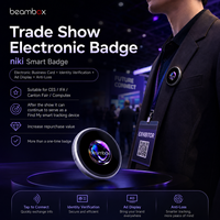 Nuevos insignias interactivas inteligentes con video 2026 con rastreador AirTag: Etiqueta digital de identificación para conferencias y eventos corporativos