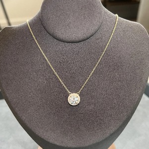 สร้อยคอจี้เพชรทรงโซลิแตร์แบบฮาโล ทองคำแท้ 14k ประดับเพชร VVS ที่ได้รับการรับรองจาก IGI สำหรับผู้หญิง ราคาขายส่ง - Product Image 2