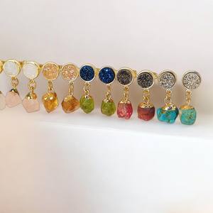 Pendientes de Piedras Preciosas de Druzy y Piedra Lunar Arcoíris con Piedras en Bruto - Pendientes de Piedra de Nacimiento - Pendientes de Dijes Hechos a Mano - Product Image 5