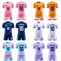 Jersey Sepak Bola Kustom Pria Dewasa Semua Musim 100% Poliester Bernapas Lengan Panjang Cetak Transfer Panas Versi Pemain