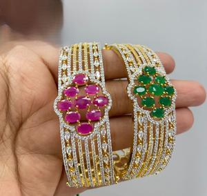 Impresionante Brazalete Abrible con Acabado Dorado y Circonitas Cúbicas de Primera Calidad para Bodas y Compromisos, Colección para Fiestas, para Mujer - Product Image 2