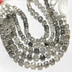 7-8MM Blanc Dot Quartz Facettes Boîte Forme Perles Calibré Carré Pierre Précieuse pour la Fabrication de Bijoux - Product Image 1