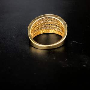 แหวนสุดทึ่งที่มีเพชรเจียระไนทรงกลมสวยงามห้าแถวเรียงด้วยทองคำ14K - Product Image 4