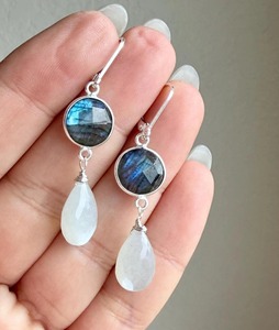 Boucles d'oreilles pendantes en double labradorite et pierre de lune, ton neutre, cadeau pour maman, argent sterling 925, pierre de naissance de juin, Enigma - Product Image 2
