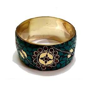Super vente de bracelet de manchette en laiton de luxe pour les femmes Design de mode pour la fête disponible au prix de gros pour l'exportation - Product Image 1