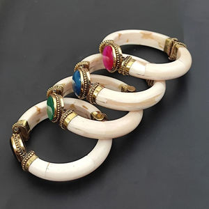 Brazalete de hueso tribal bohemio hecho a mano, brazalete con incrustaciones de latón vintage, respetuoso con el medio ambiente, Exportación al por mayor para la moda - Product Image 1