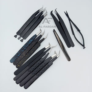 Pince à cils et sourcils avec logo personnalisé noir mat noir ensemble avec ciseaux à ressort pince à épiler volume cils en acier inoxydable massif - Product Image 1