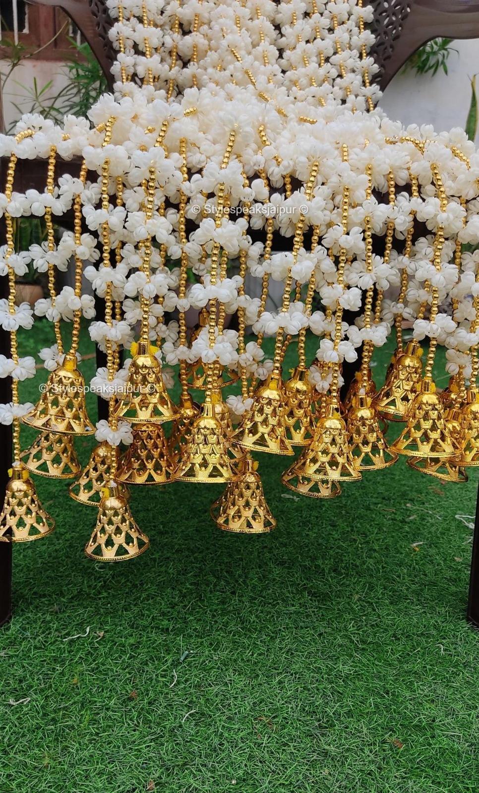 สีขาวนวล